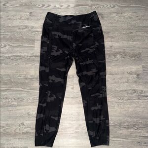 Eddie Bauer Women’s Traverse Black Camouflage Joggers